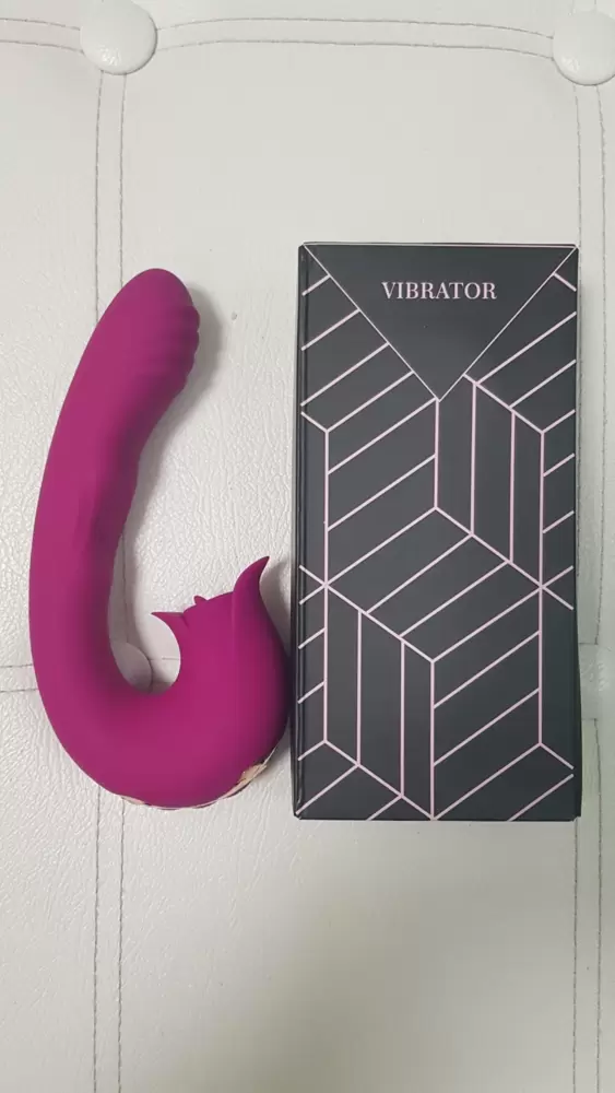 Vibratore tripla stimolazione e linguetta  